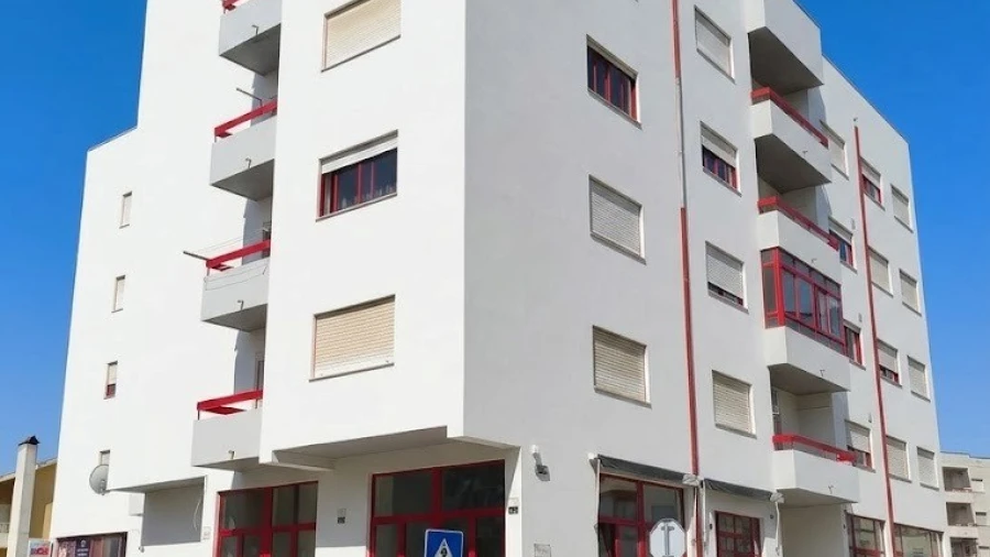Loja para Venda em Sé, Santa Maria e Meixedo
