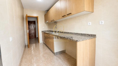 Apartamento T2 para Venda em Laranjeiro e Feijó