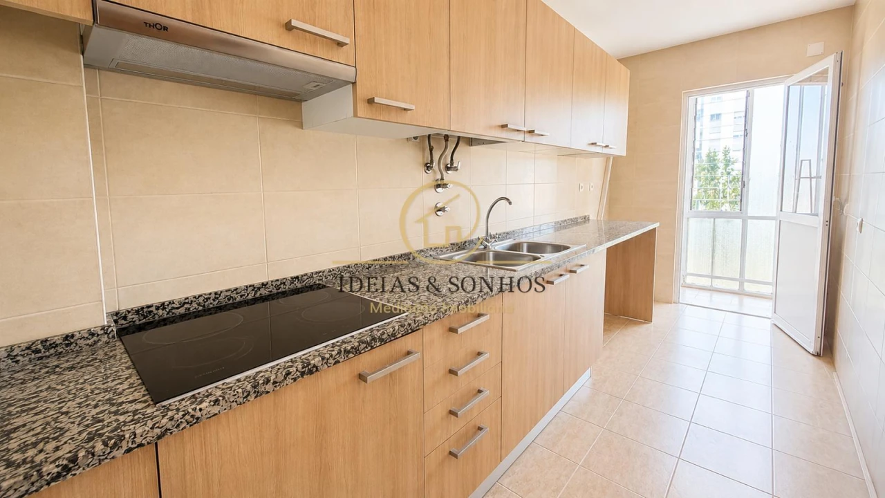 Apartamento T2 para Venda em Laranjeiro e Feijó Foto 2