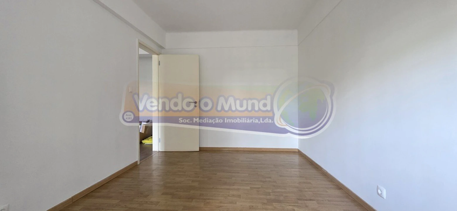 Apartamento T3 para Venda em Carnide Foto 12