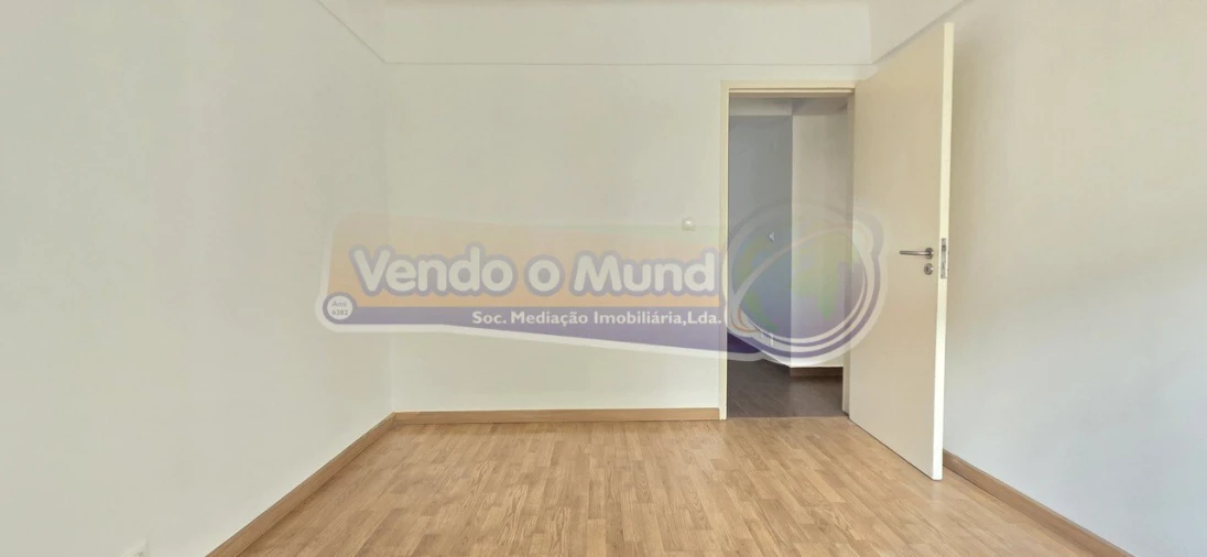 Apartamento T3 para Venda em Carnide Foto 15