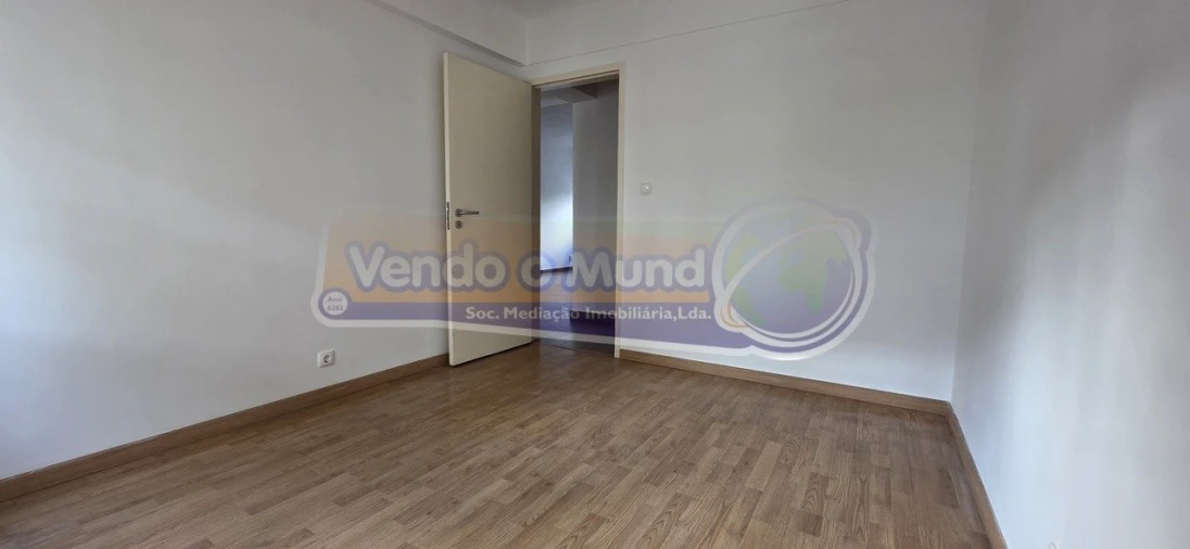 Apartamento T3 para Venda em Carnide Foto 17