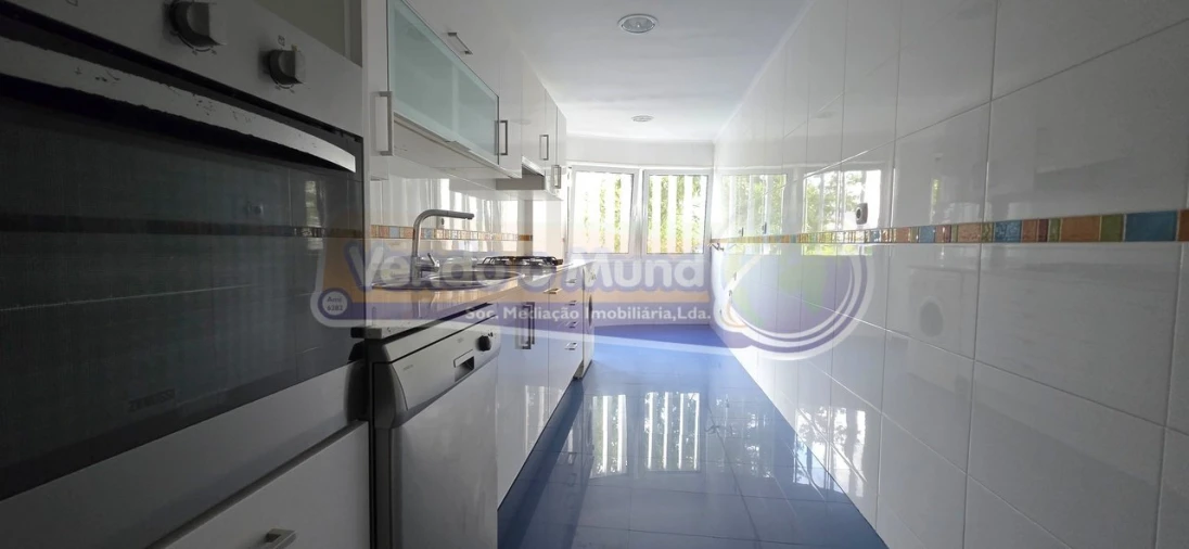 Apartamento T3 para Venda em Carnide Foto 2
