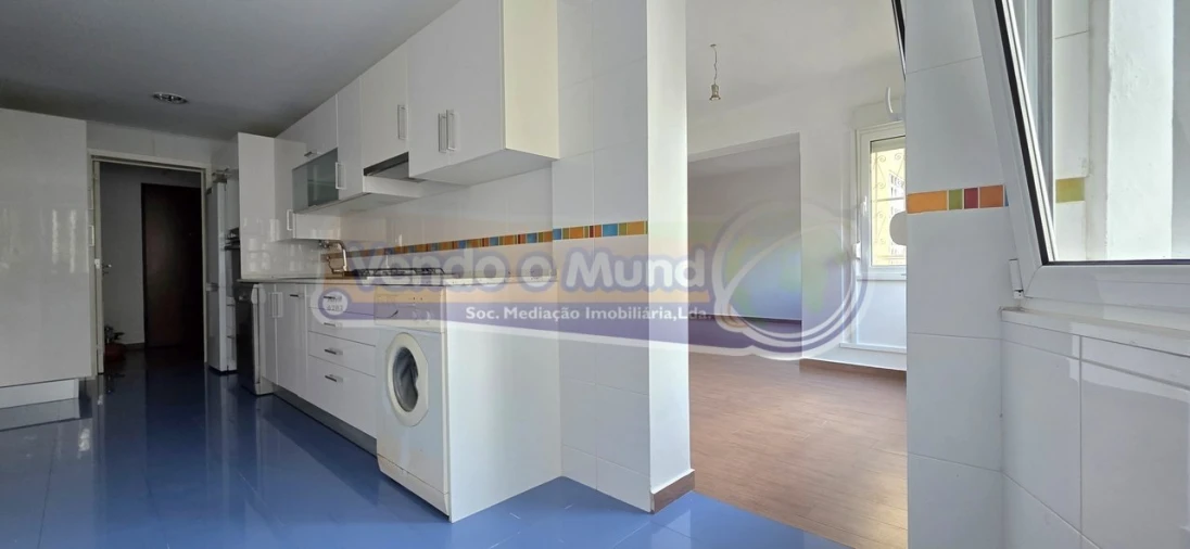 Apartamento T3 para Venda em Carnide Foto 4