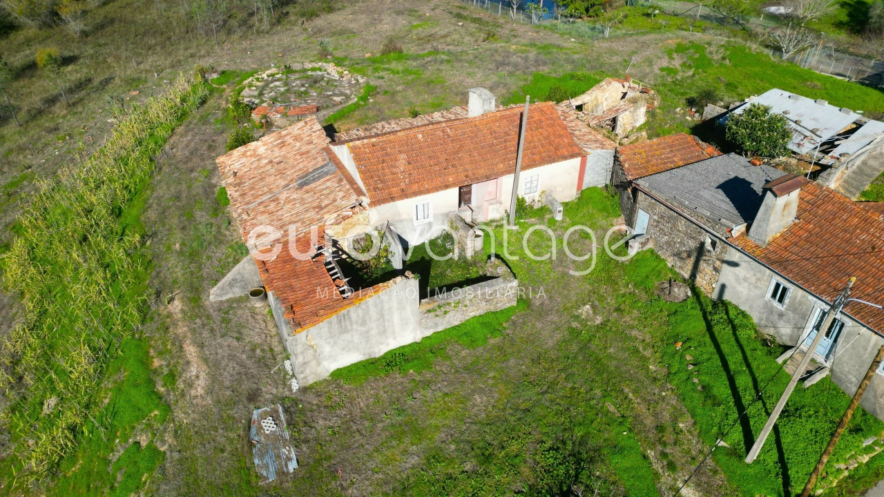 Moradia T2 para Venda em Colmeias e Memória Foto 8