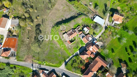 Moradia T2 para Venda em Colmeias e Memória