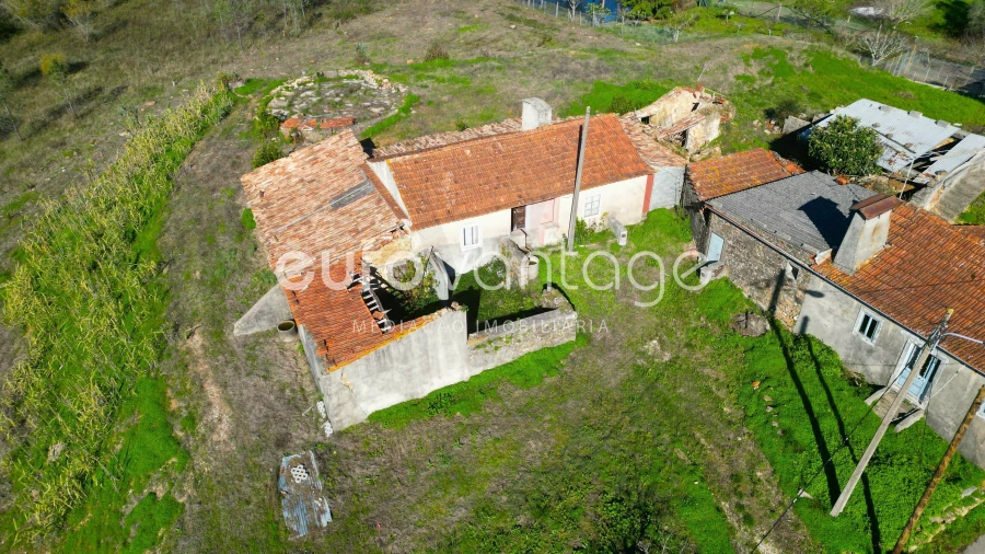 Moradia T2 para Venda em Colmeias e Memória Foto 8