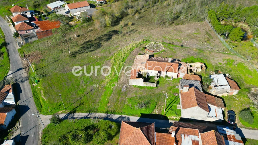 Moradia T2 para Venda em Colmeias e Memória Foto 4