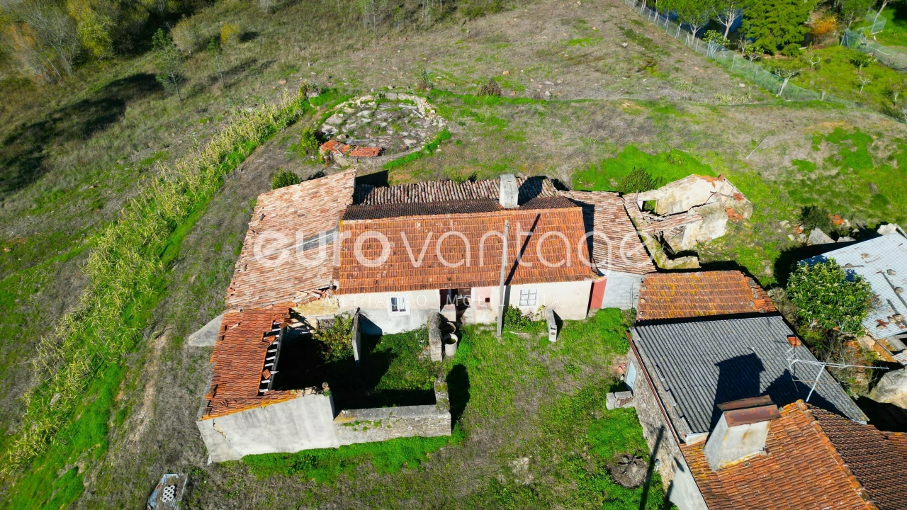 Moradia T2 para Venda em Colmeias e Memória Foto 3