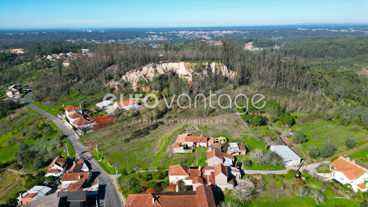 Moradia T2 para Venda em Colmeias e Memória Foto 5