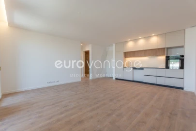 Apartamento T1 para Venda em Parceiros e Azoia