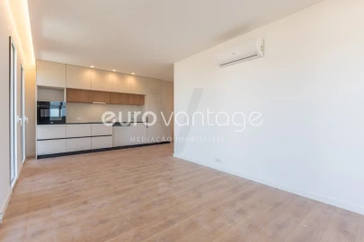 Apartamento T1 para Venda em Parceiros e Azoia