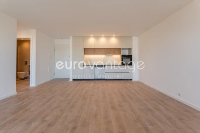 Apartamento T1 para Venda em Parceiros e Azoia