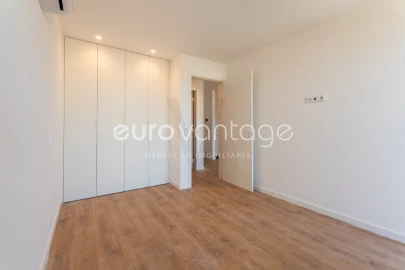 Apartamento T1 para Venda em Parceiros e Azoia
