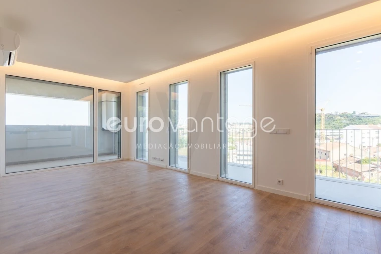 Apartamento T1 para Venda em Parceiros e Azoia Foto 6