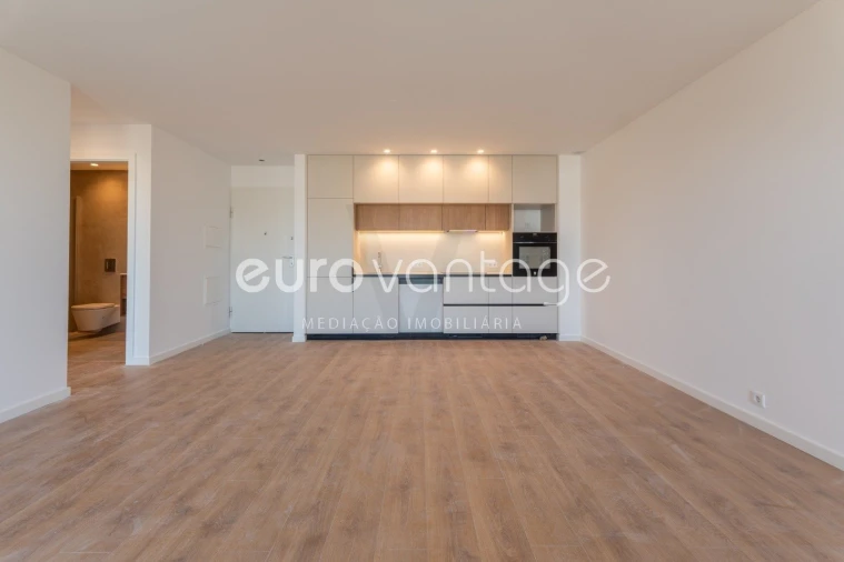 Apartamento T1 para Venda em Parceiros e Azoia Foto 4