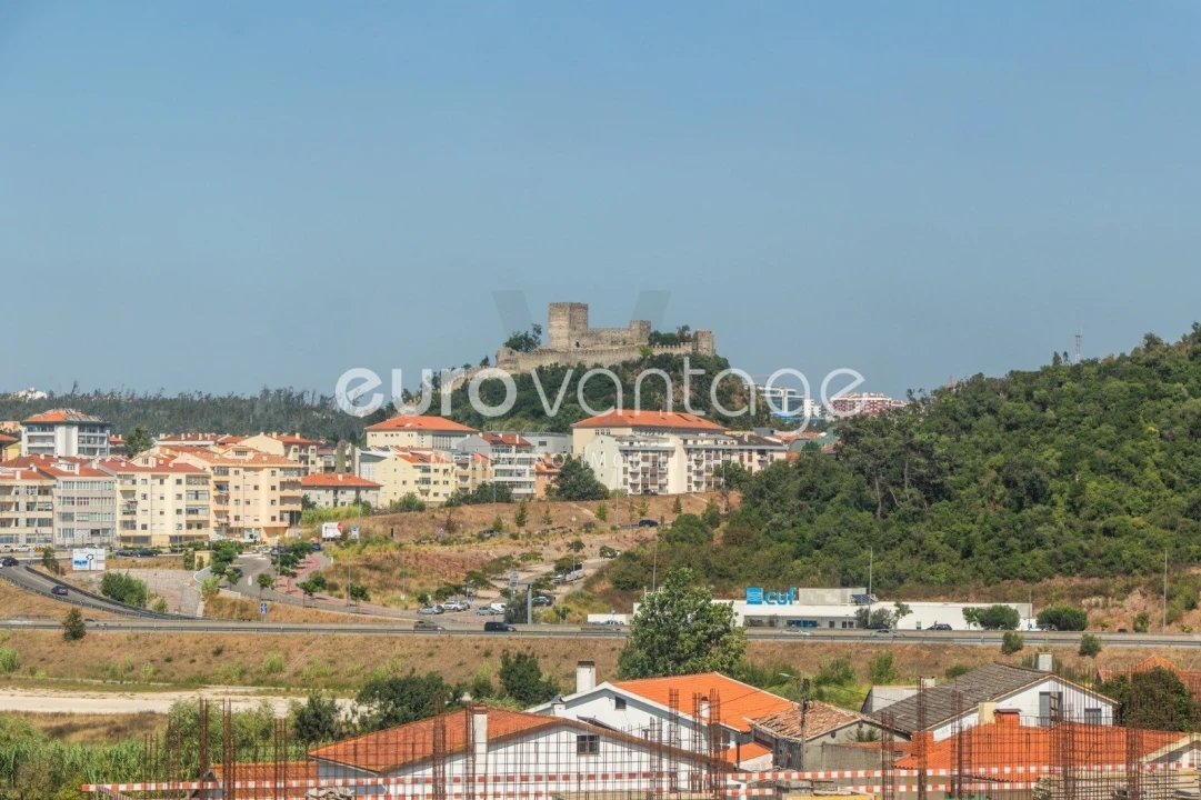 Apartamento T1 para Venda em Parceiros e Azoia Foto 2