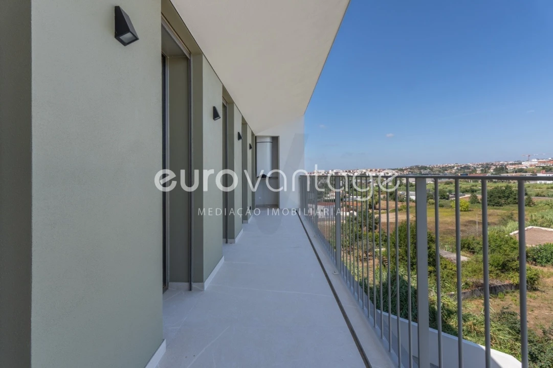 Apartamento T1 para Venda em Parceiros e Azoia Foto 19