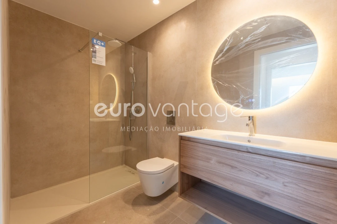 Apartamento T1 para Venda em Parceiros e Azoia Foto 20