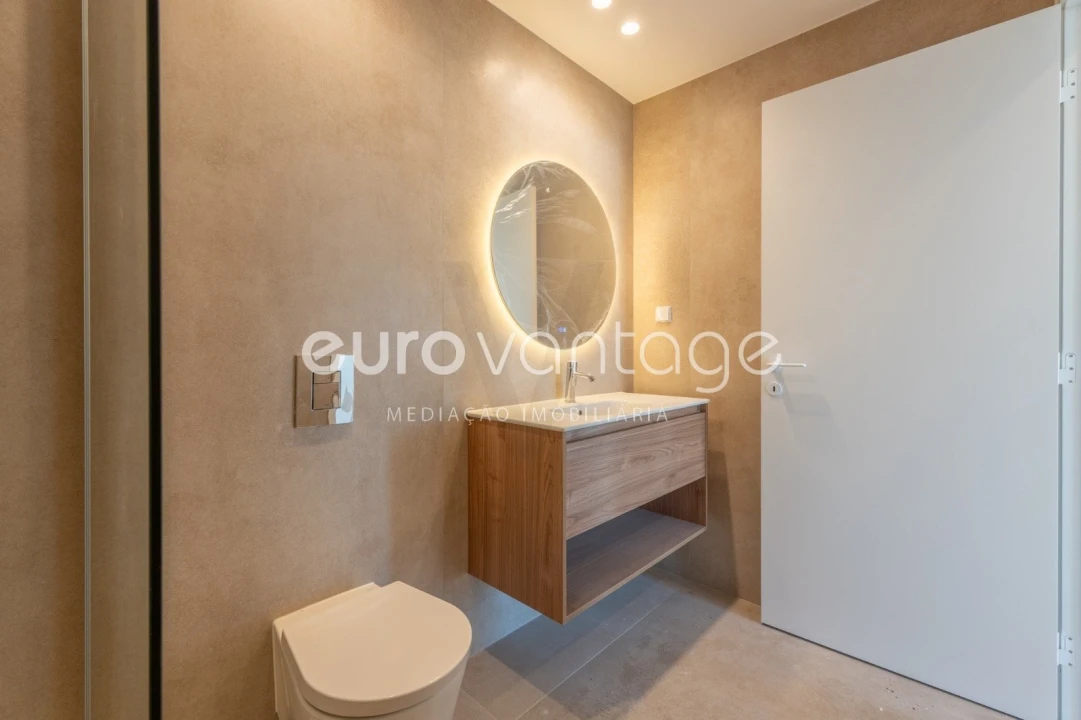 Apartamento T1 para Venda em Parceiros e Azoia Foto 16