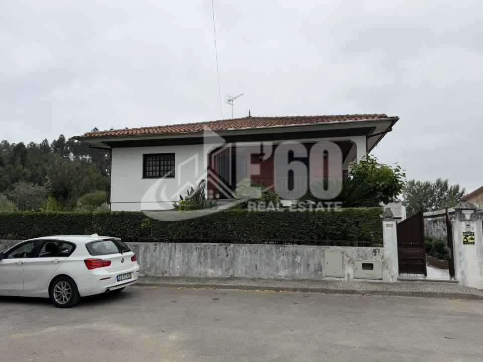 Moradia T3 para Venda em O. Azeméis, Riba-Ul, Ul, Macinhata Seixa, Madail Foto 1