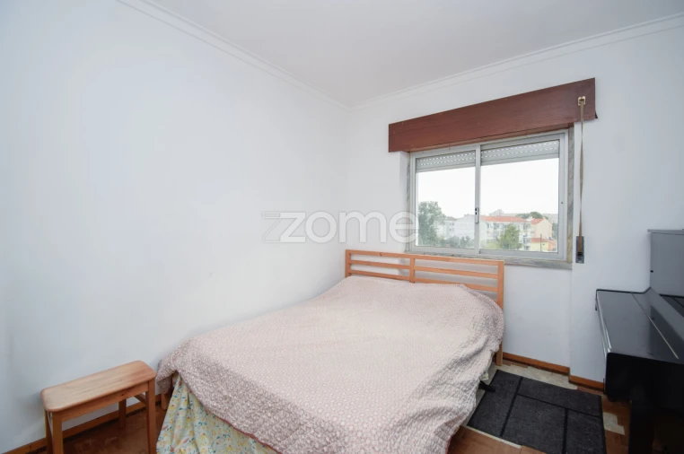 Apartamento T4 para Venda em Algueirão-Mem Martins Foto 2