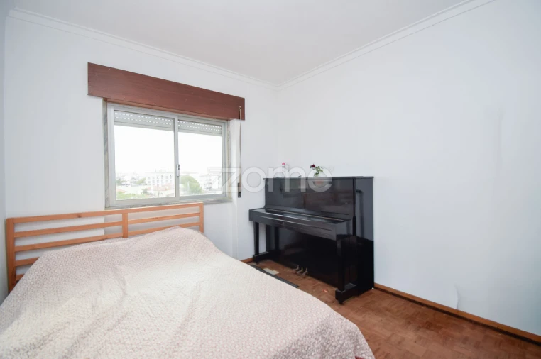 Apartamento T4 para Venda em Algueirão-Mem Martins Foto 3