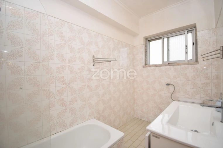 Apartamento T4 para Venda em Algueirão-Mem Martins Foto 12
