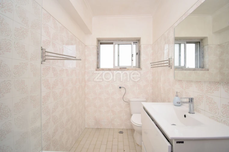 Apartamento T4 para Venda em Algueirão-Mem Martins Foto 13