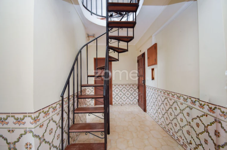 Apartamento T4 para Venda em Algueirão-Mem Martins Foto 16