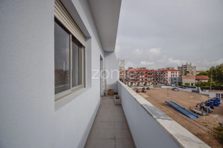 Apartamento T4 para Venda em Algueirão-Mem Martins Foto 19