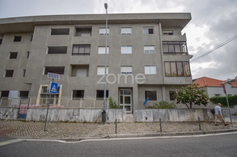 Apartamento T4 para Venda em Algueirão-Mem Martins Foto 23