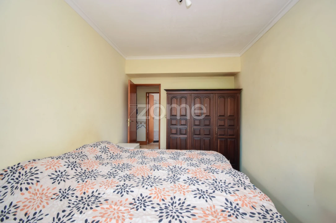 Apartamento T4 para Venda em Algueirão-Mem Martins Foto 5