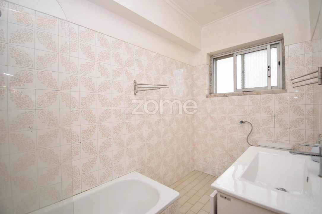 Apartamento T4 para Venda em Algueirão-Mem Martins Foto 12