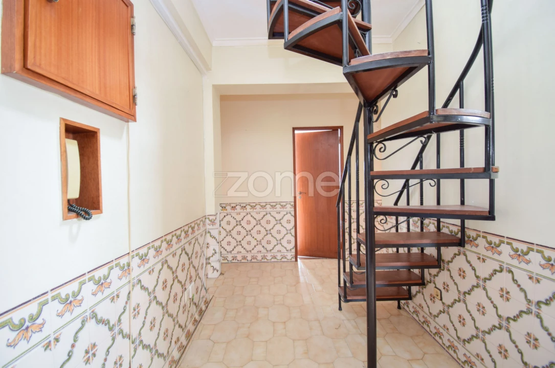 Apartamento T4 para Venda em Algueirão-Mem Martins Foto 14