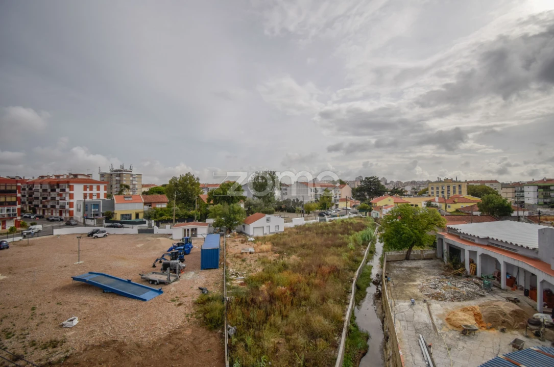 Apartamento T4 para Venda em Algueirão-Mem Martins Foto 20