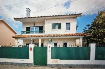 Moradia T4 para Venda em Charneca de Caparica e Sobreda