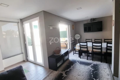 Moradia T4 para Venda em Charneca de Caparica e Sobreda