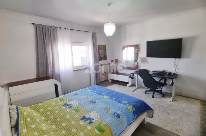 Moradia T4 para Venda em Charneca de Caparica e Sobreda