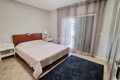 Moradia T4 para Venda em Charneca de Caparica e Sobreda