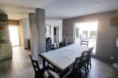 Moradia T4 para Venda em Charneca de Caparica e Sobreda