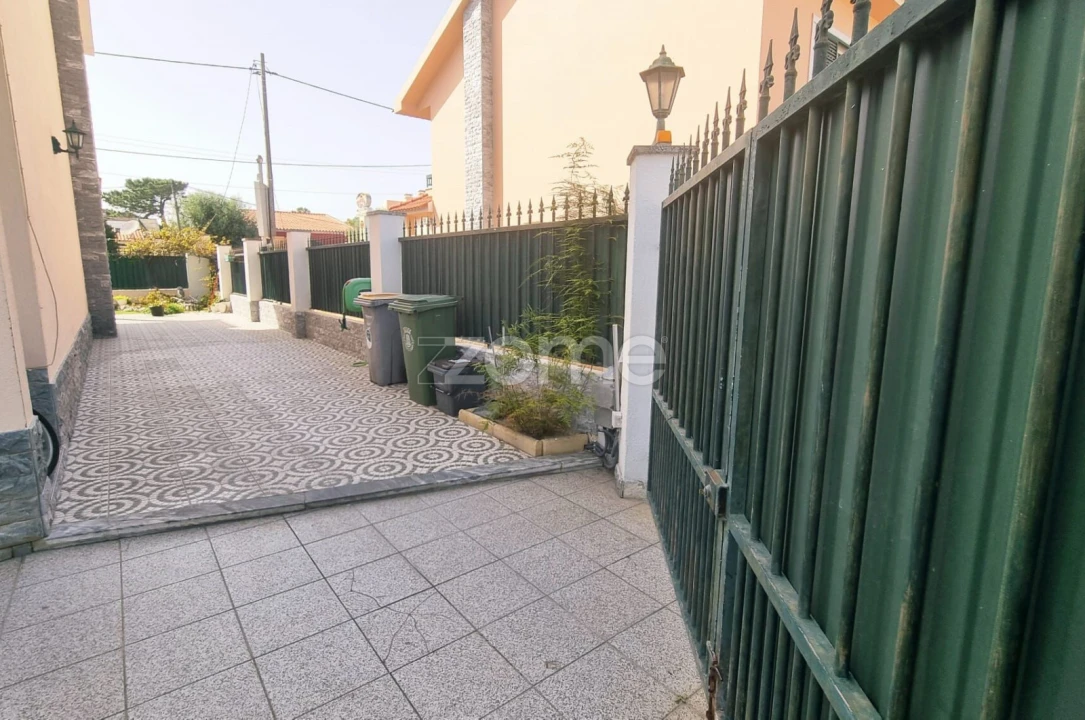 Moradia T4 para Venda em Charneca de Caparica e Sobreda Foto 3