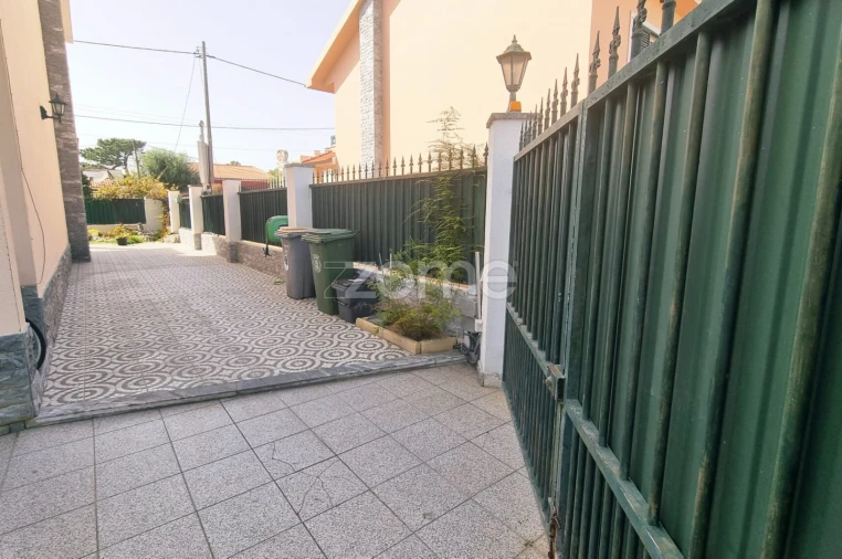 Moradia T4 para Venda em Charneca de Caparica e Sobreda Foto 3