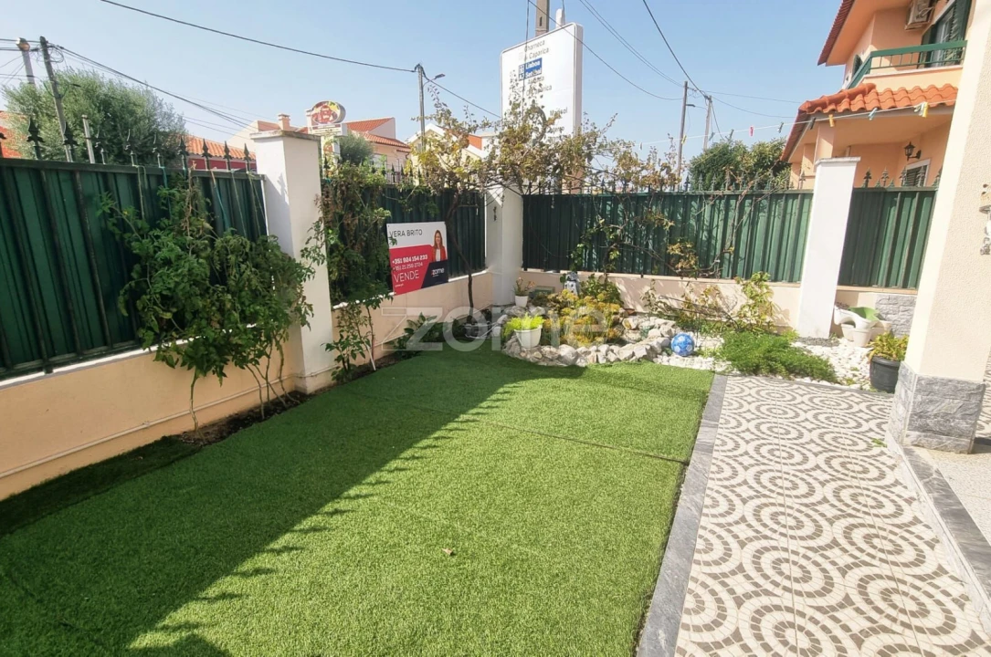 Moradia T4 para Venda em Charneca de Caparica e Sobreda Foto 2
