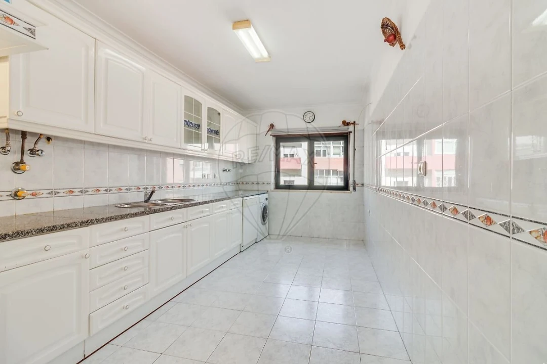 Apartamento T2 para Venda em Rio de Mouro Foto 8