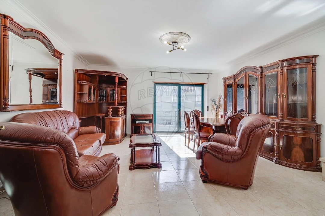 Apartamento T2 para Venda em Rio de Mouro Foto 1