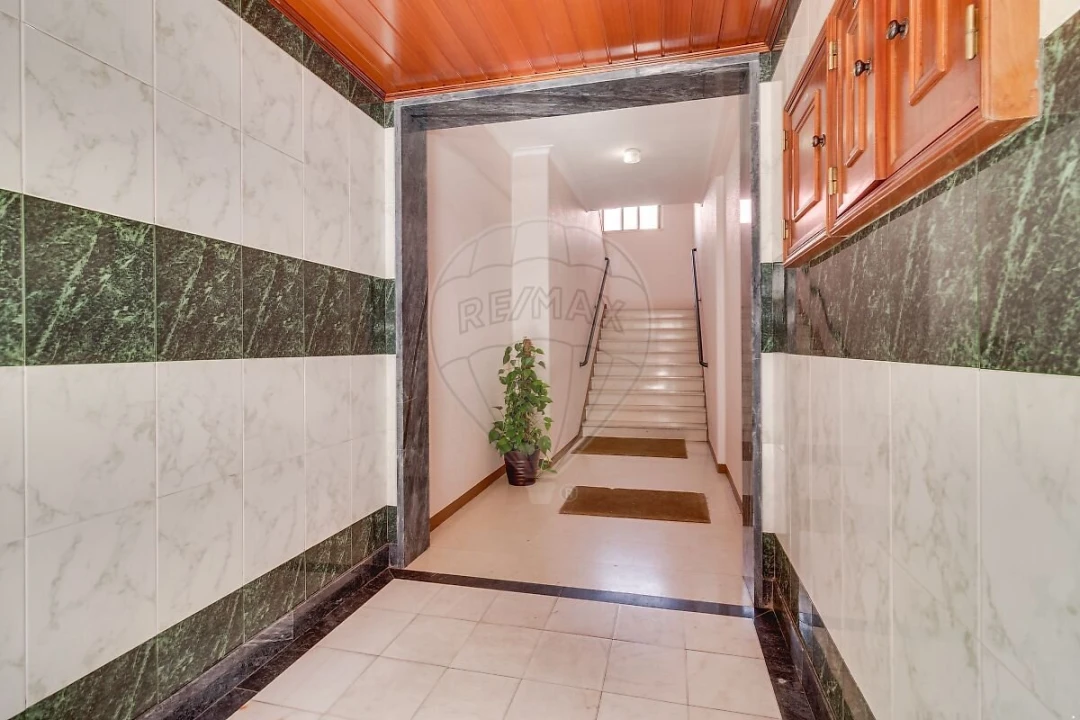 Apartamento T2 para Venda em Rio de Mouro Foto 21