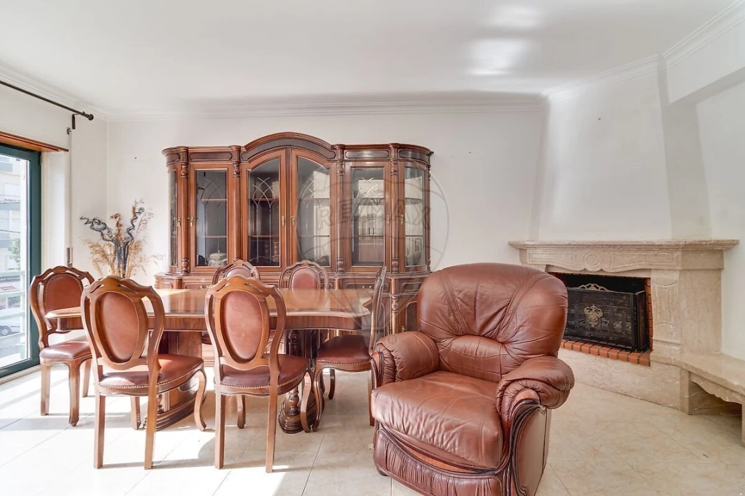 Apartamento T2 para Venda em Rio de Mouro Foto 3