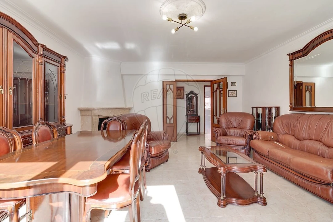 Apartamento T2 para Venda em Rio de Mouro Foto 4