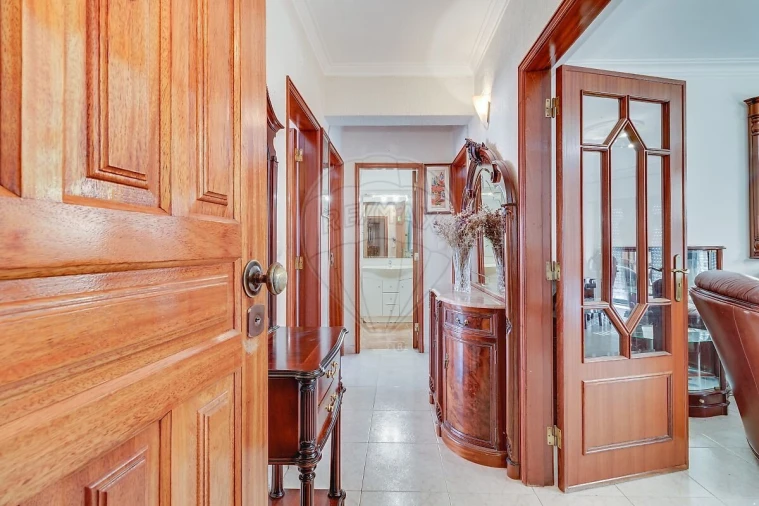Apartamento T2 para Venda em Rio de Mouro Foto 7